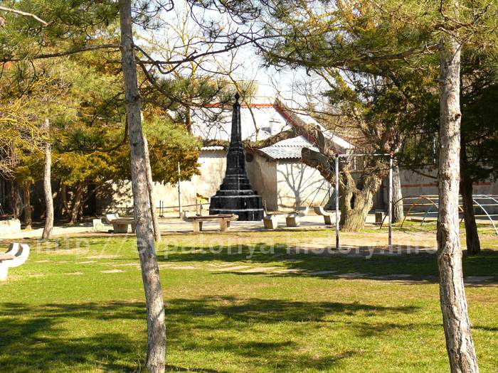 Примерное месторасположение памятника С.Шакаю в парке санатория ПРИМОРСКИЙ