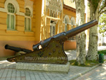 Пушки перед краеведческим музеем в Евпатории