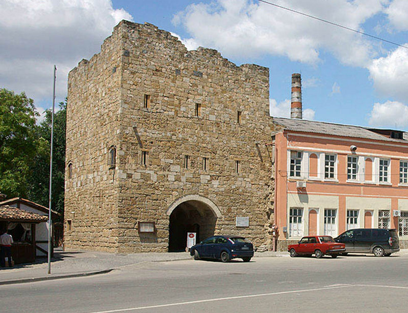 Центральный вход в Музейный комплекс `Крепостные ворота`