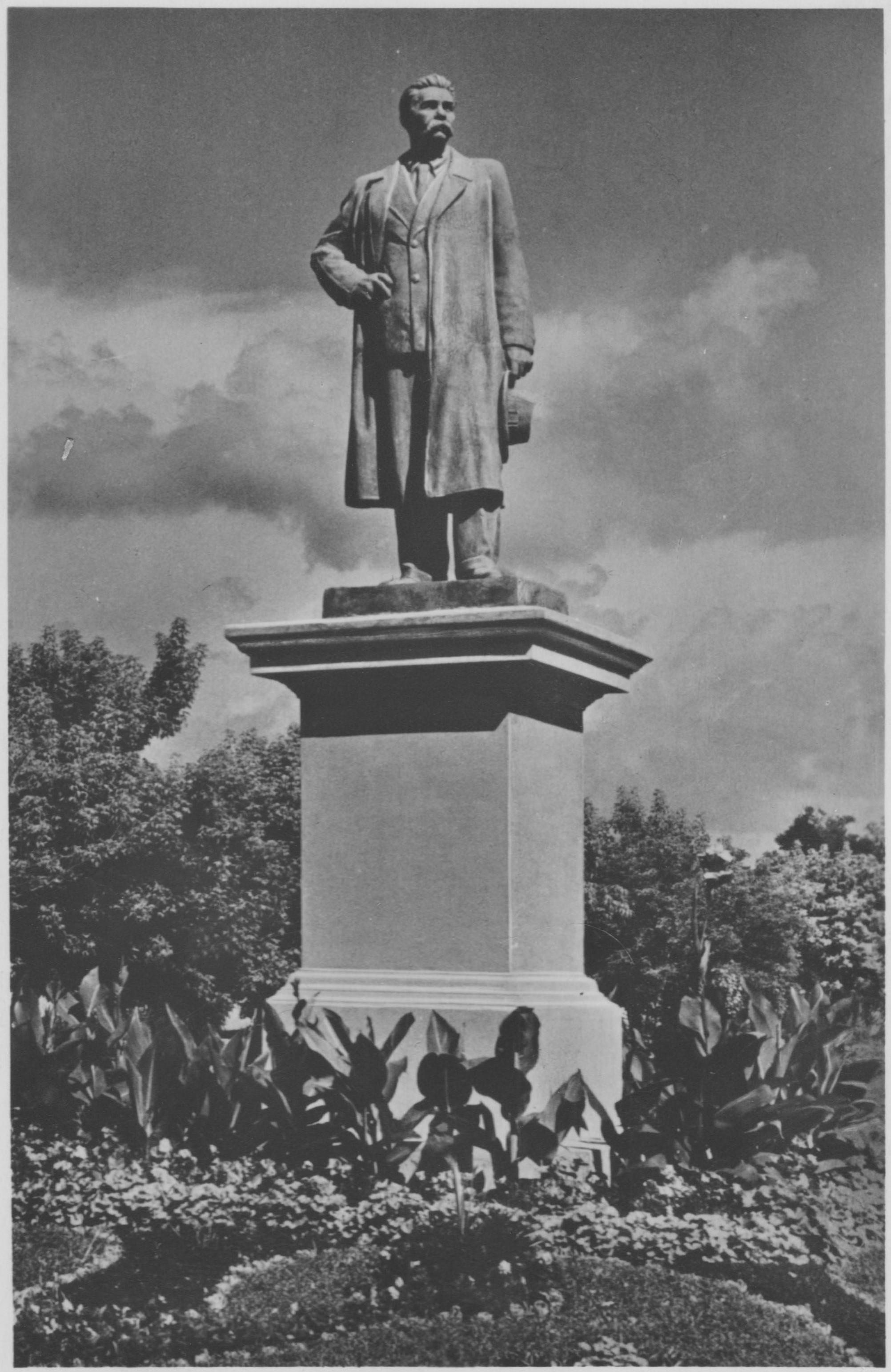 Памятник Максиму Горькому. 1955 год