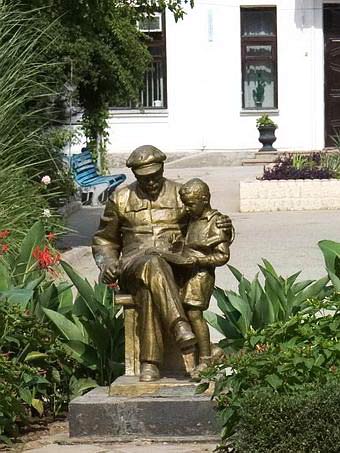 Памятник Ленину в санатории ПРИМОРСКИЙ