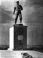 Так первоначально выглядел памятник морякам-десантникам на месте гибели тральщика ВЗРЫВАТЕЛЬ