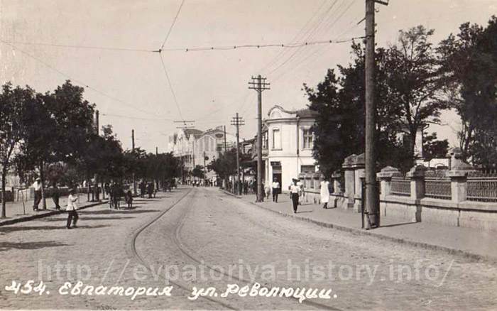 Бывшая улица Лазаревская - сегодня - ул. Революции