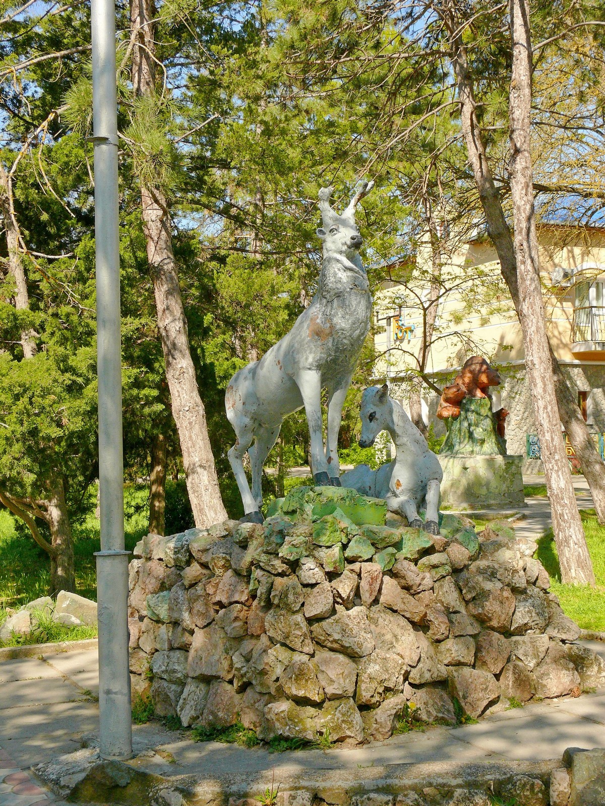 Скульпторная группа `Олени` в Евпатории