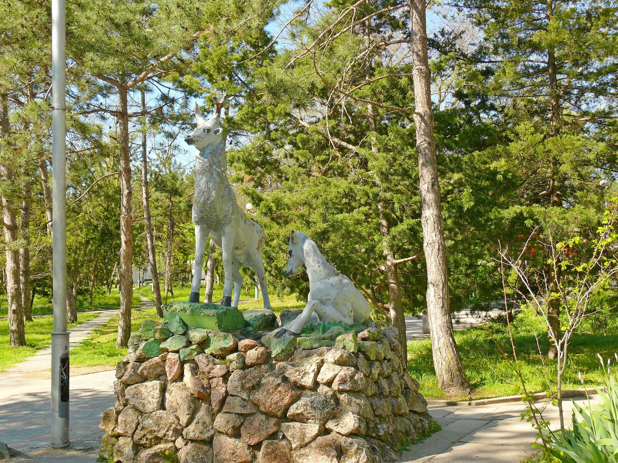 Скульпторная группа `Олени` в Евпатории